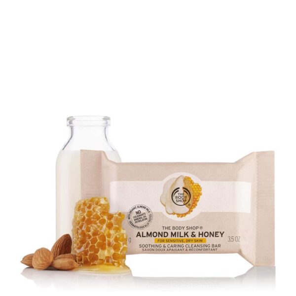 The Body Shop Almond Milk And Honey Soothing And Caring Cleansing Bar 100G