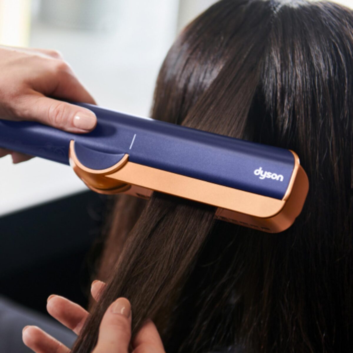 Latest technology Dyson Airstrait™ straightener (Prussian Blue/Rich Copper) (13338) 4.6 out of 5 stars. 13338 reviews Choose color: Prussian Blue/Copper Prussian Blue/Copper - Selected colour Bright Nickel/Rich copper Red velvet / Gold ₹45,900.00 (inclusive of all taxes) Add storage bag for ₹2,490 (MRP ₹3,990) Own it at ₹1,912.50/month with No Cost EMI Add to cart Dyson Airstrait™ straightener (Prussian Blue/Rich Copper)